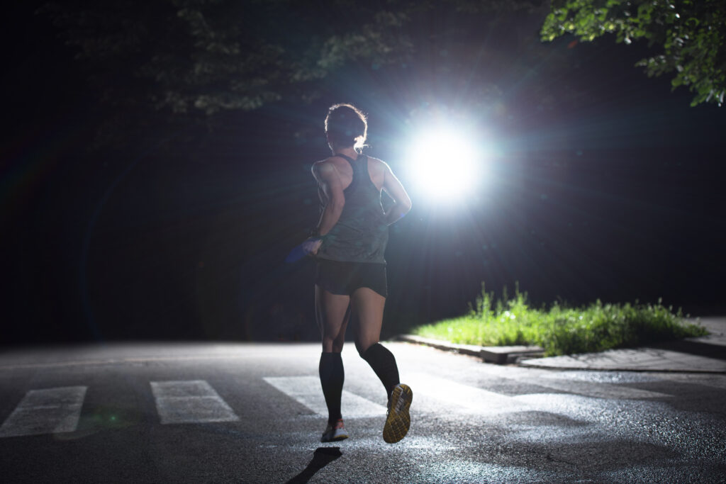 Laufen im Dunkeln ▻ 9 Tipps für deine Sicherheit beim Joggen